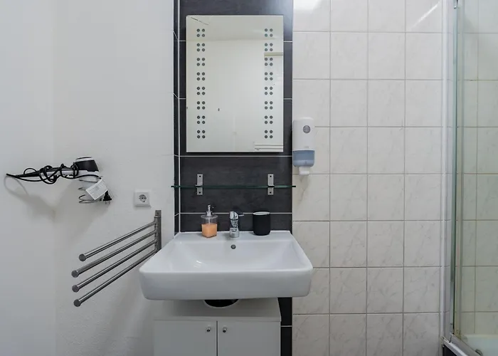 Modern Fancy Center *